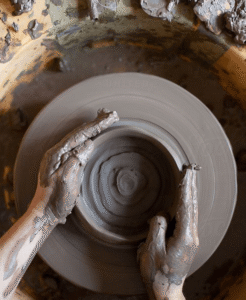 تفاوت‌های سفالگری با چرخ و سفالگری با دست!