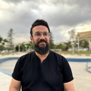 علی اسفندیاری